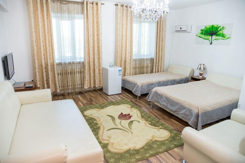 בישקק Rich Hotel מראה חיצוני תמונה
