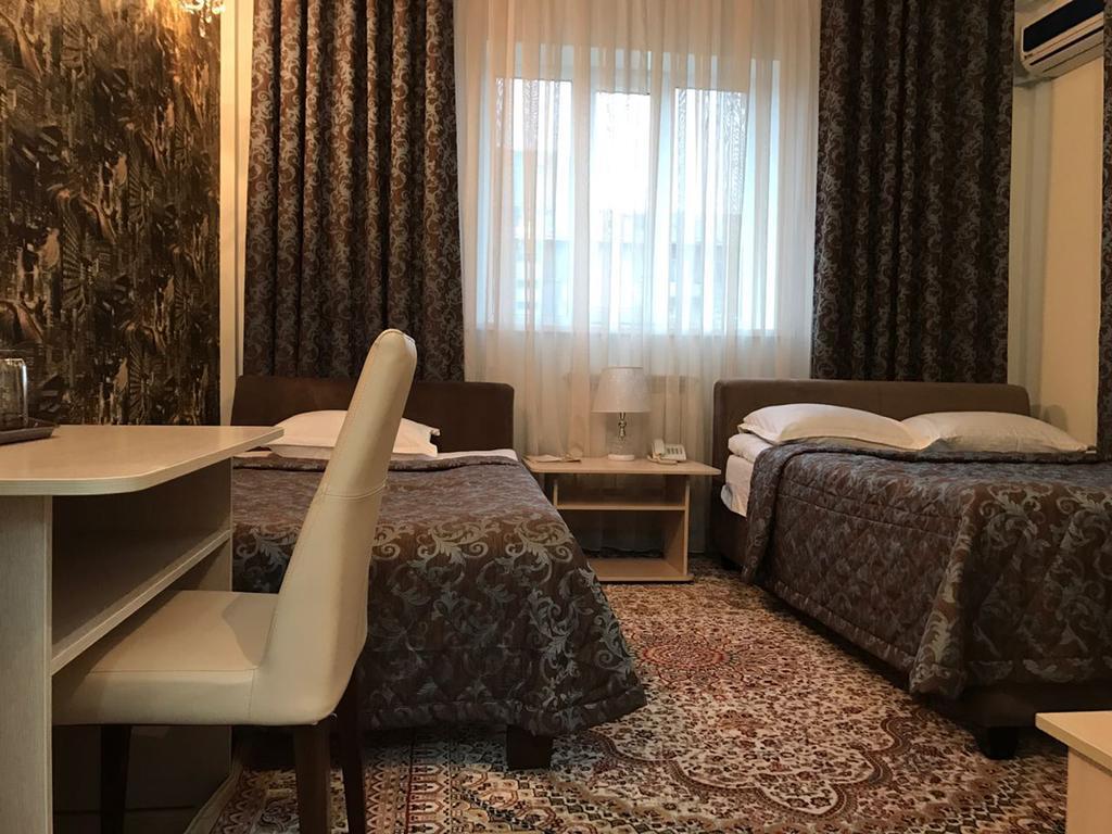 בישקק Rich Hotel מראה חיצוני תמונה