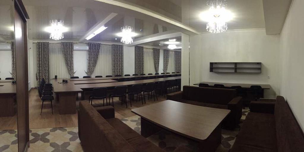 בישקק Rich Hotel מראה חיצוני תמונה