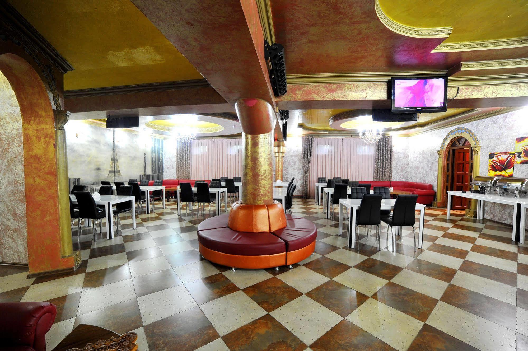 בישקק Rich Hotel מראה חיצוני תמונה