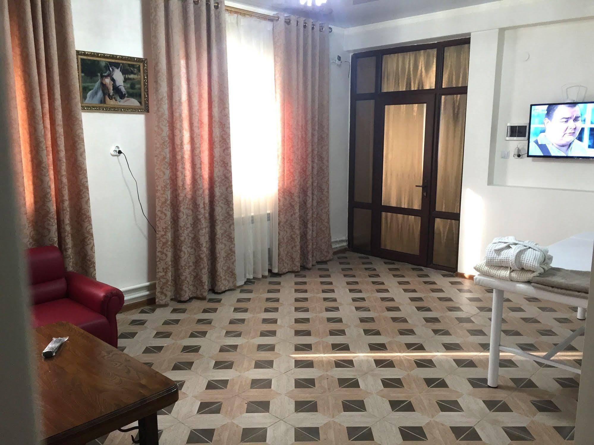 בישקק Rich Hotel מראה חיצוני תמונה