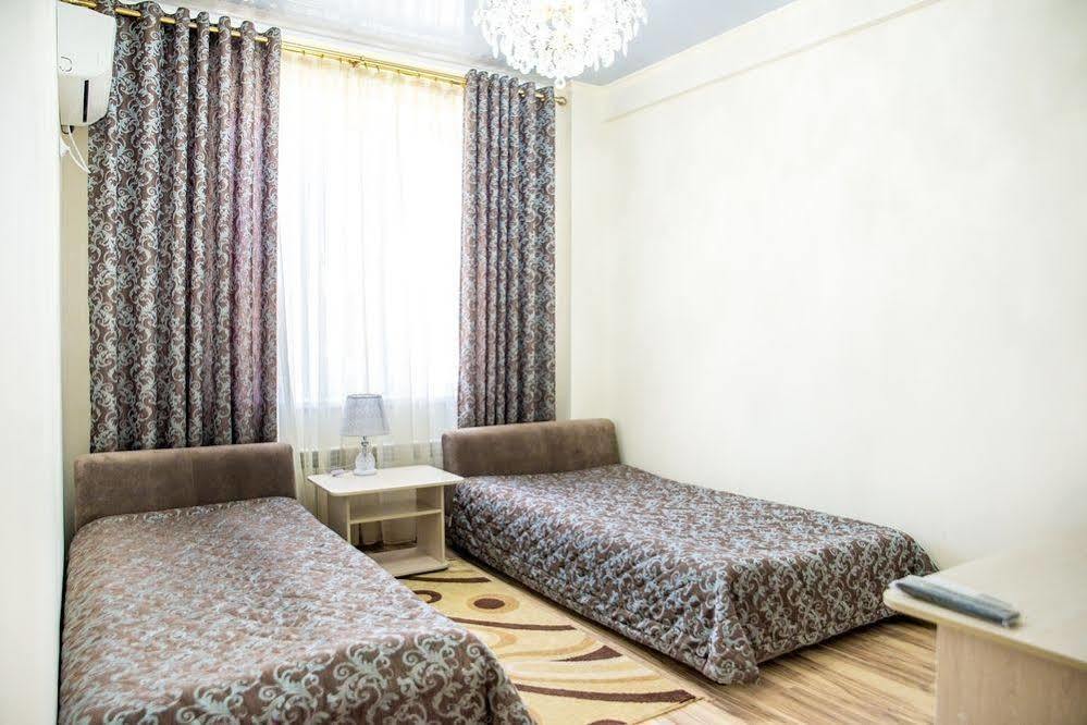 בישקק Rich Hotel מראה חיצוני תמונה