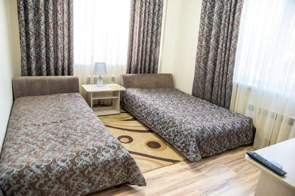 בישקק Rich Hotel מראה חיצוני תמונה